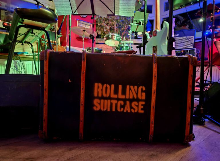 Rolling Suitcase, 14.11.25